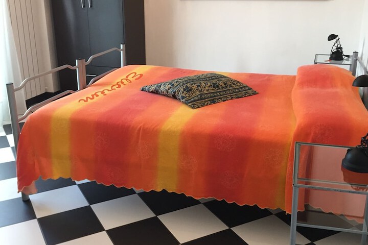 Room 4 of 39
