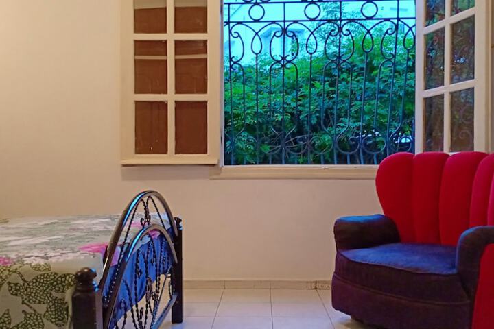 Room 4 of 16