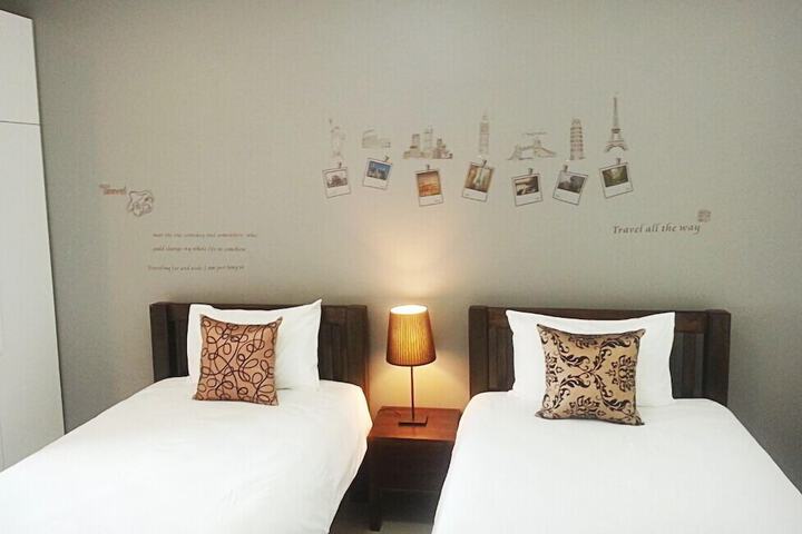 Room 9 of 32