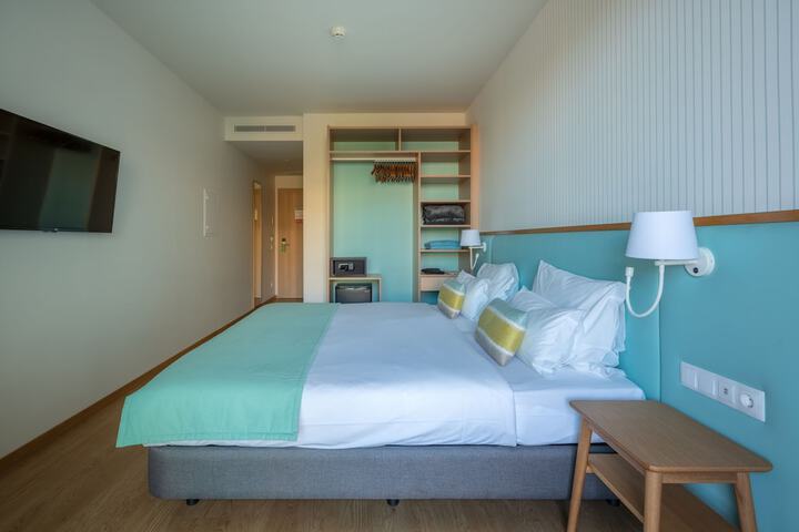 Room 8 of 60