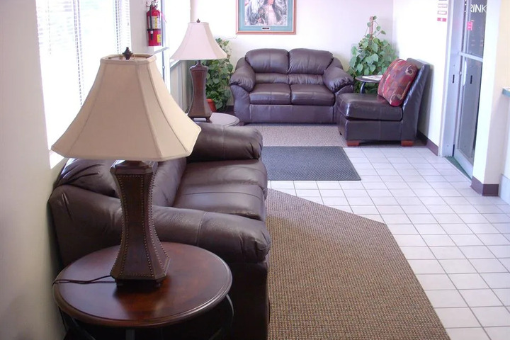 Photo of CAPITOL INN & SUITES