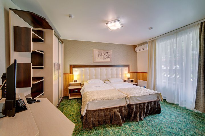Room 5 of 75