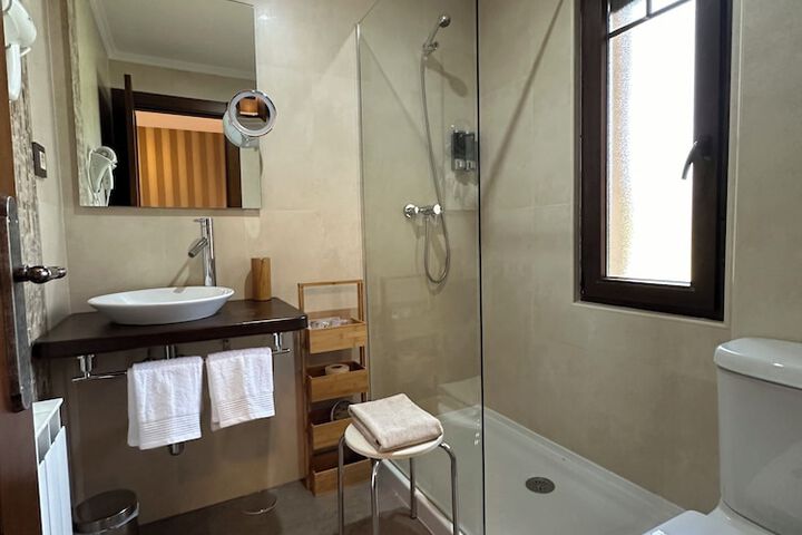 Room 47 of 77