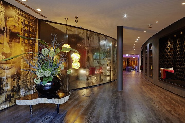 Ballroom/Hall 37 of 48