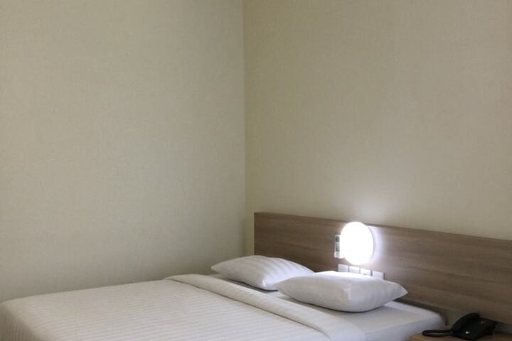 Room 11 of 34