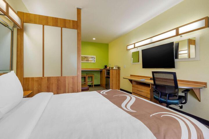 Queen Bed Accessible (26 of 34)