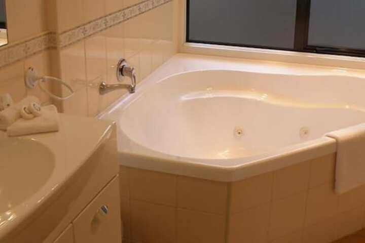 Hot Tub 51 of 59
