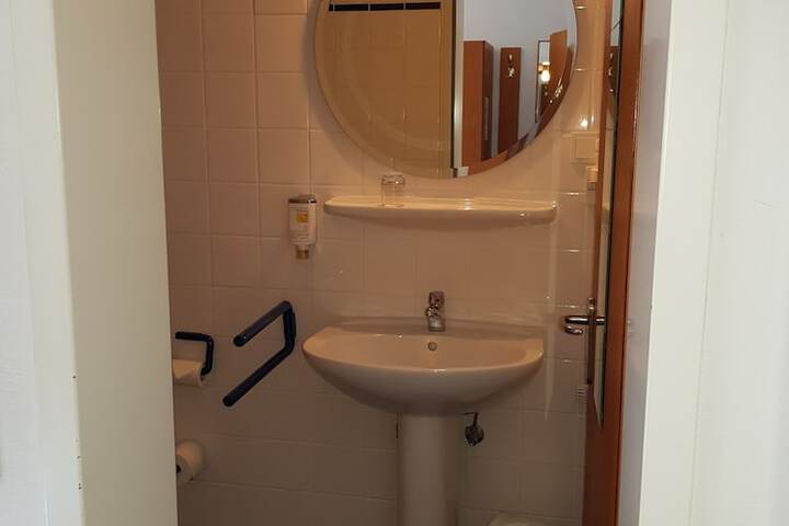 Room 13 of 22