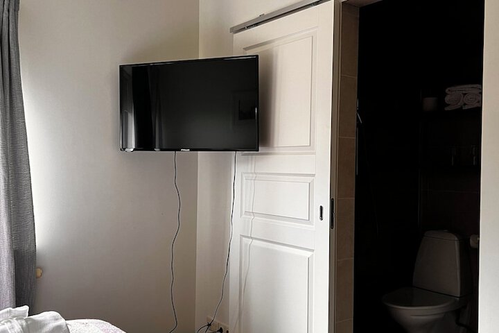 Room 6 of 30