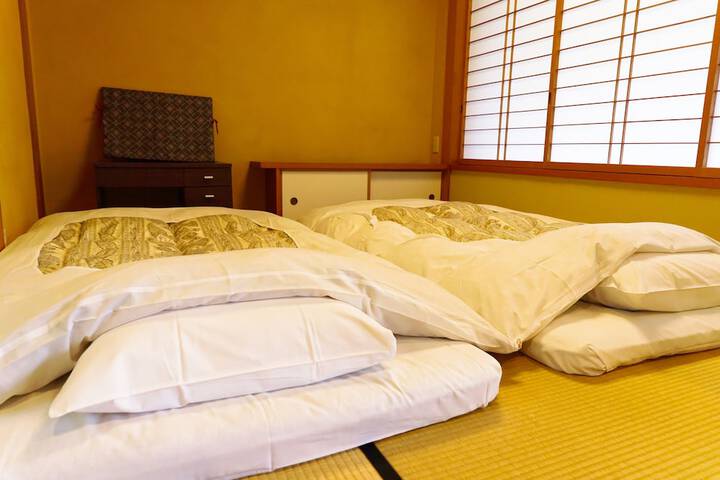Room 10 of 22