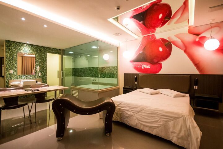 Room 8 of 42