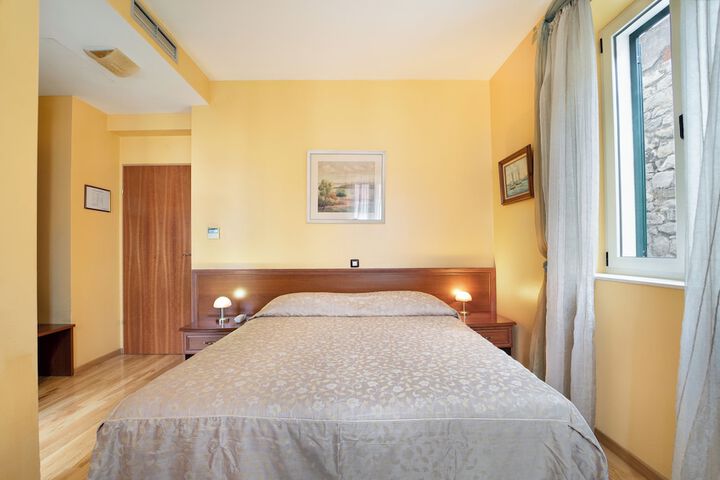 Room 7 of 49