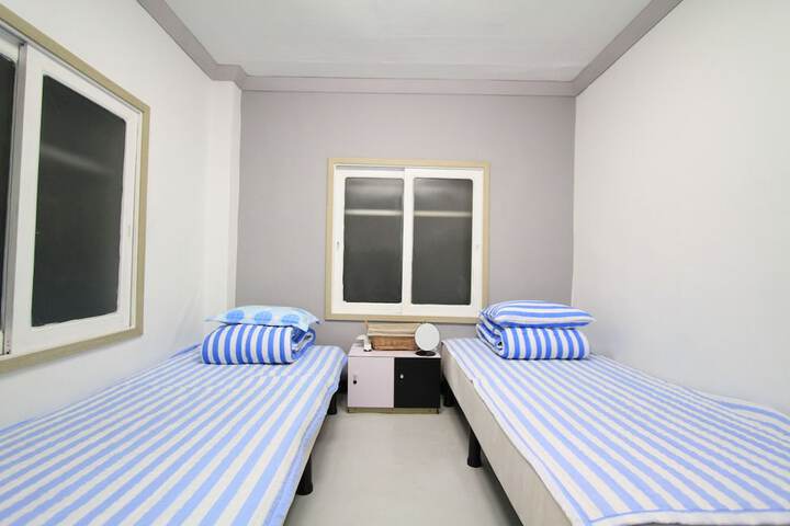 Room 6 of 22