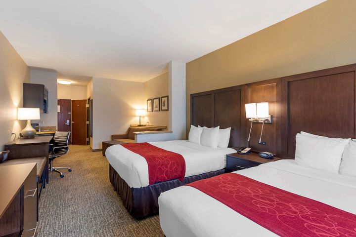 1 King Bed Suite (3 of 16)