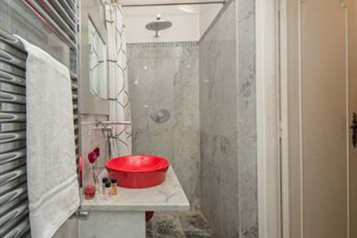Room 3 of 20