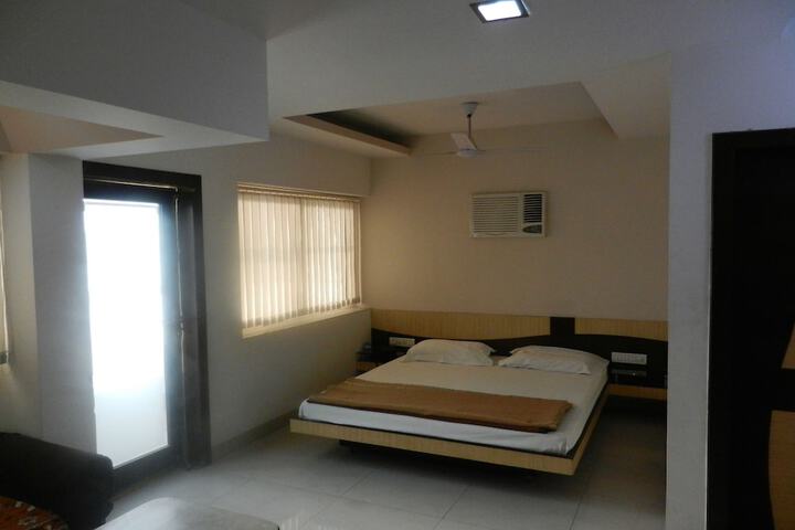 Room 12 of 21