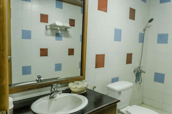 Room 6 of 16