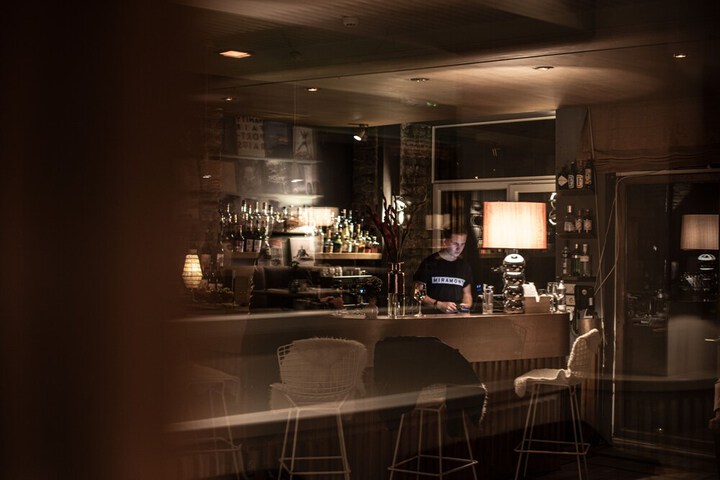Lounge 74 of 104