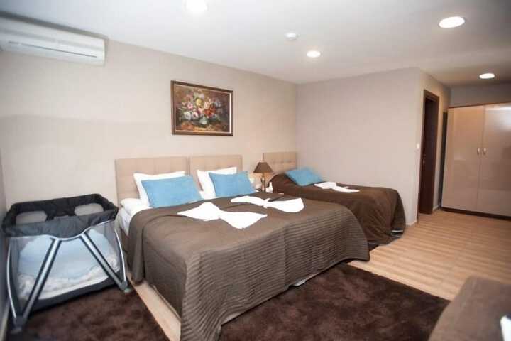 Room 10 of 66