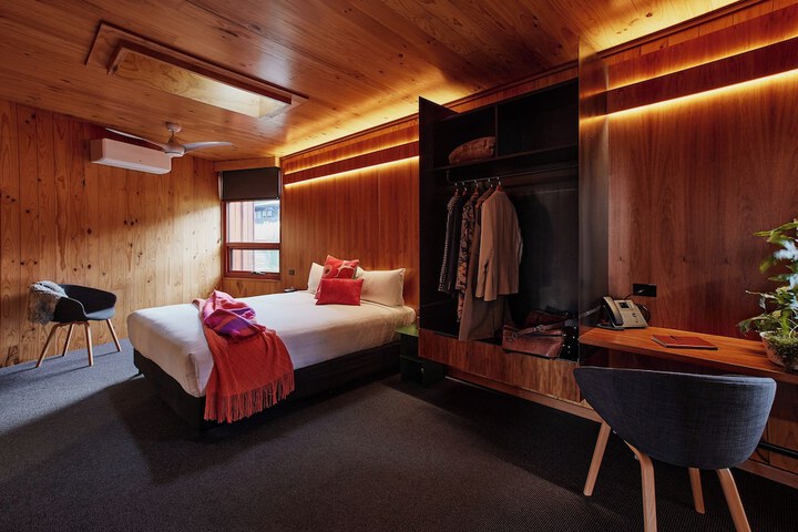 Room 11 of 51