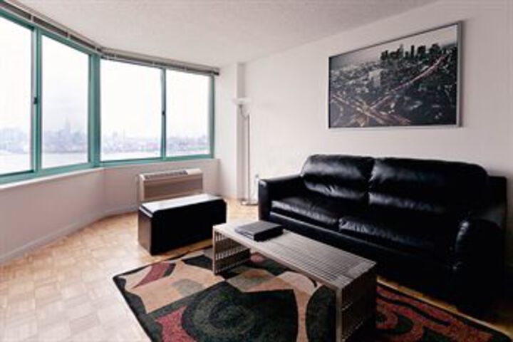 Room 16 of 28