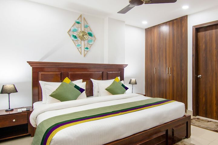 Room 8 of 28
