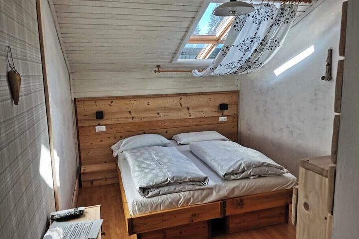 Room 7 of 27