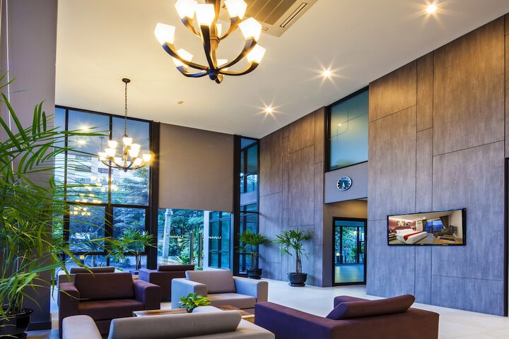Entrance & Lobby