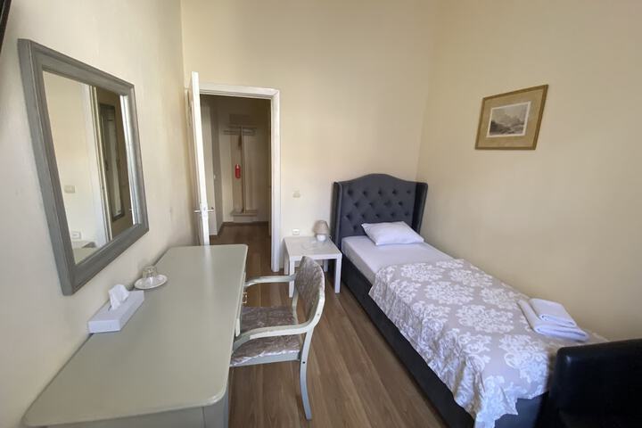 Room 67 of 272
