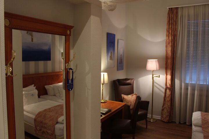 Room 16 of 87