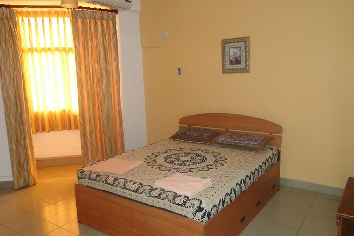 Room 4 of 10