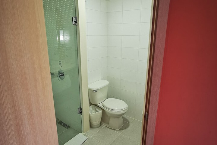 Room 13 of 32