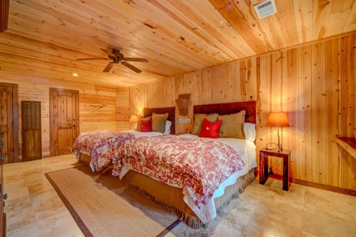 Room 6 of 20