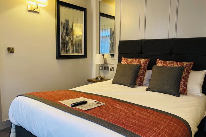Room 14 of 32