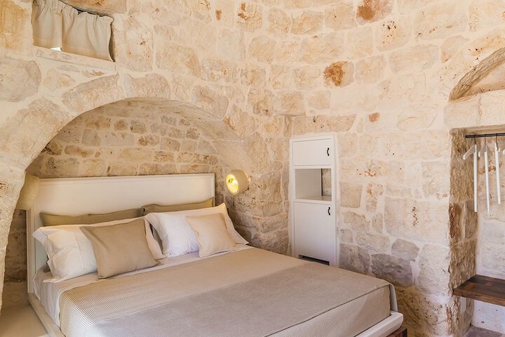 Room 4 of 80