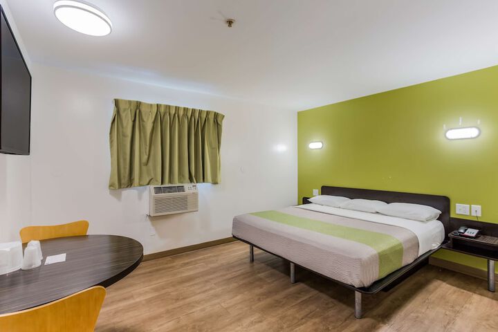Room 6 of 38