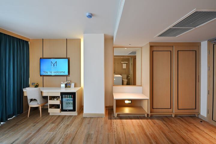 Room 20 of 165