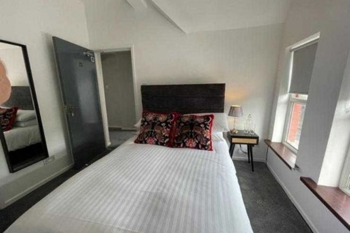 Room 13 of 21