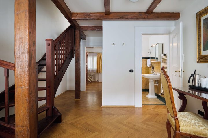 Room 30 of 59