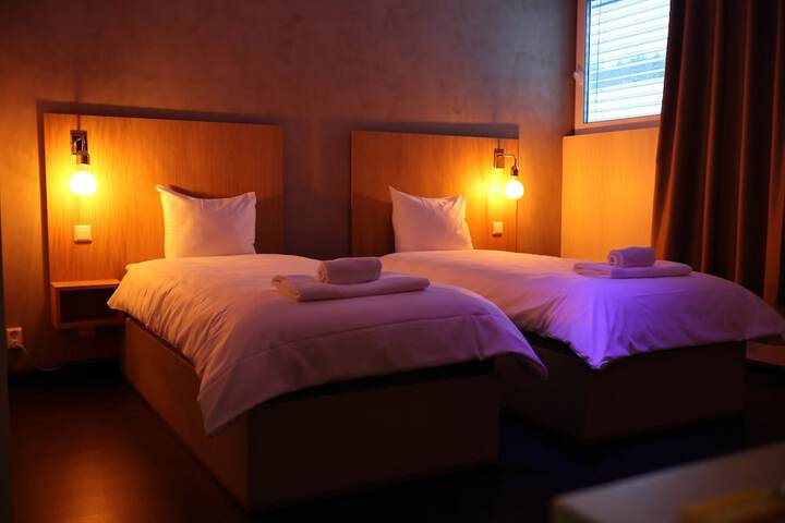 Room 8 of 28