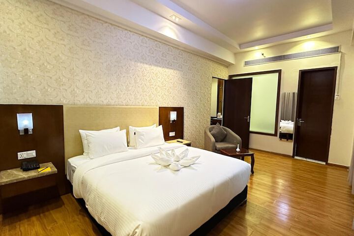 Room 27 of 64