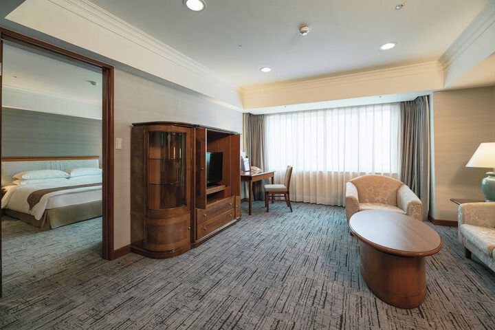 Room 5 of 93