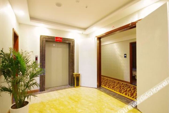 Hotel Interior 11 of 28