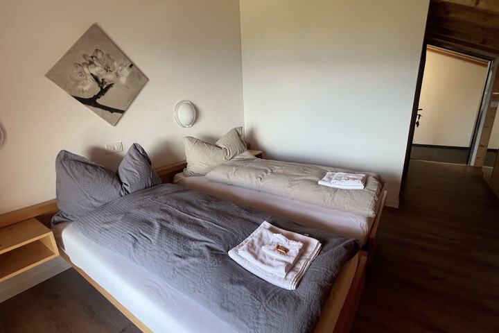 Room 5 of 12
