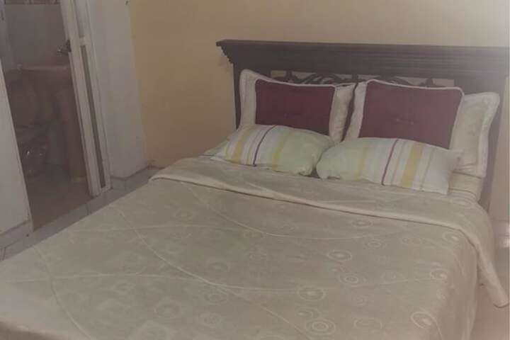 Room 4 of 9