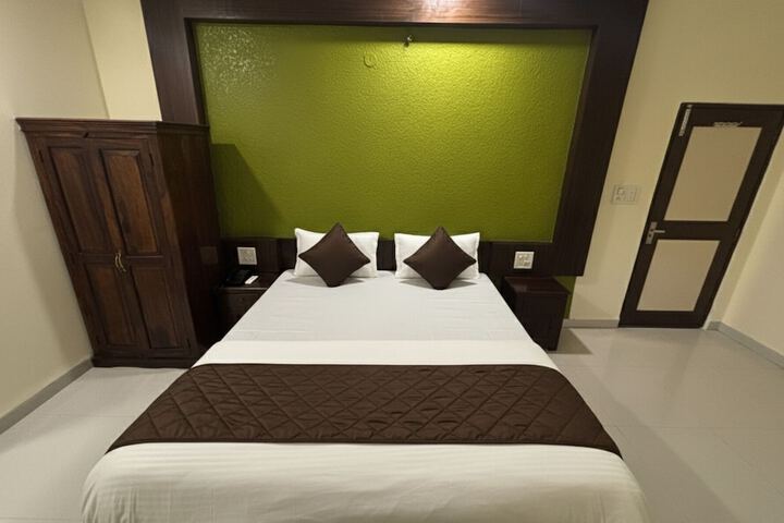 Room 6 of 28