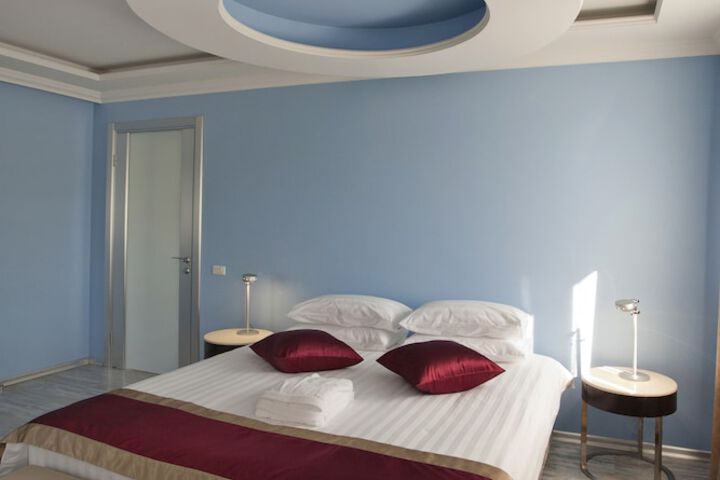 Room 7 of 44