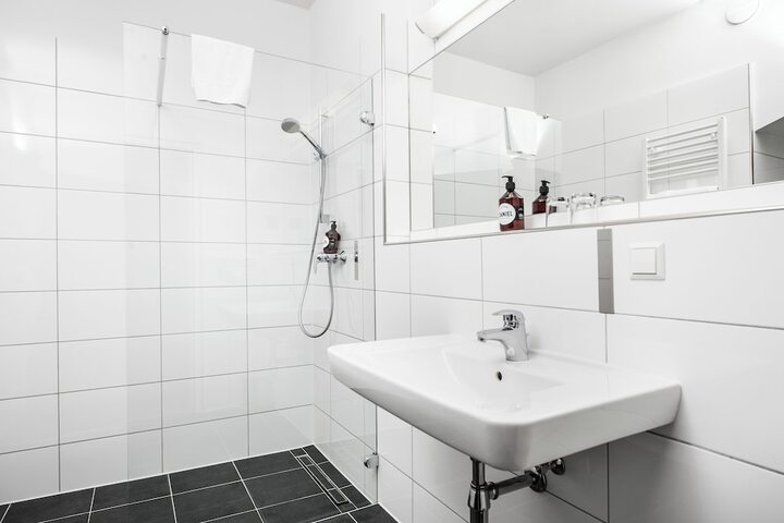 Room 42 of 119