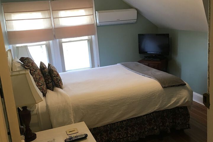 Room 84 of 198