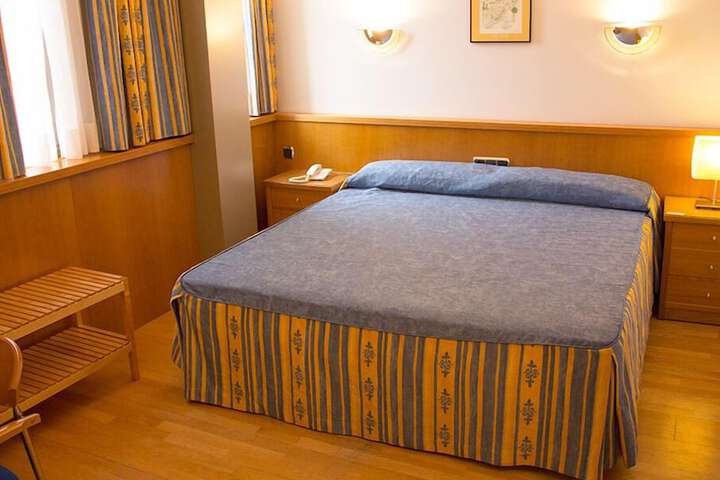 Room 8 of 32